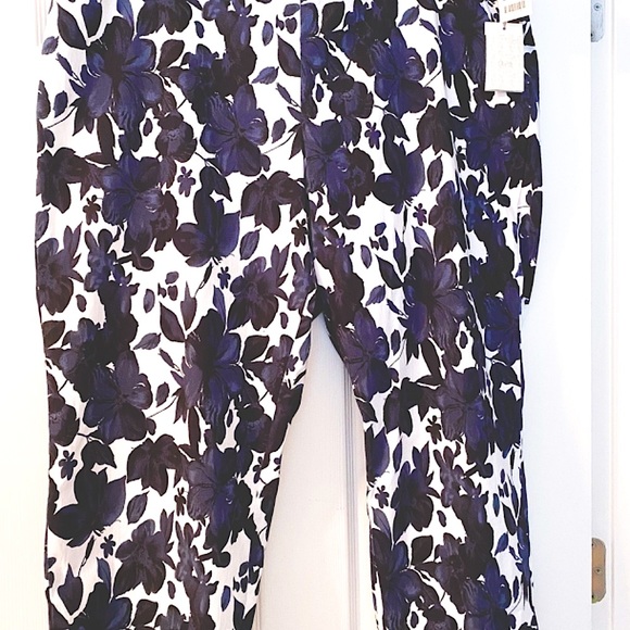 Dahlia® Cropped Pants New w/tags - Picture 2 of 4